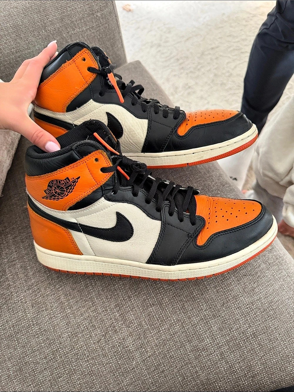 Nike Air Jordan 1 Retro High OG Shattered Backboard Sneakers Orange & Black - Picture 2 of 5